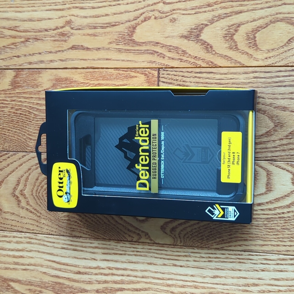 OtterBox Defender Case iPhone SE, 8, or 9
